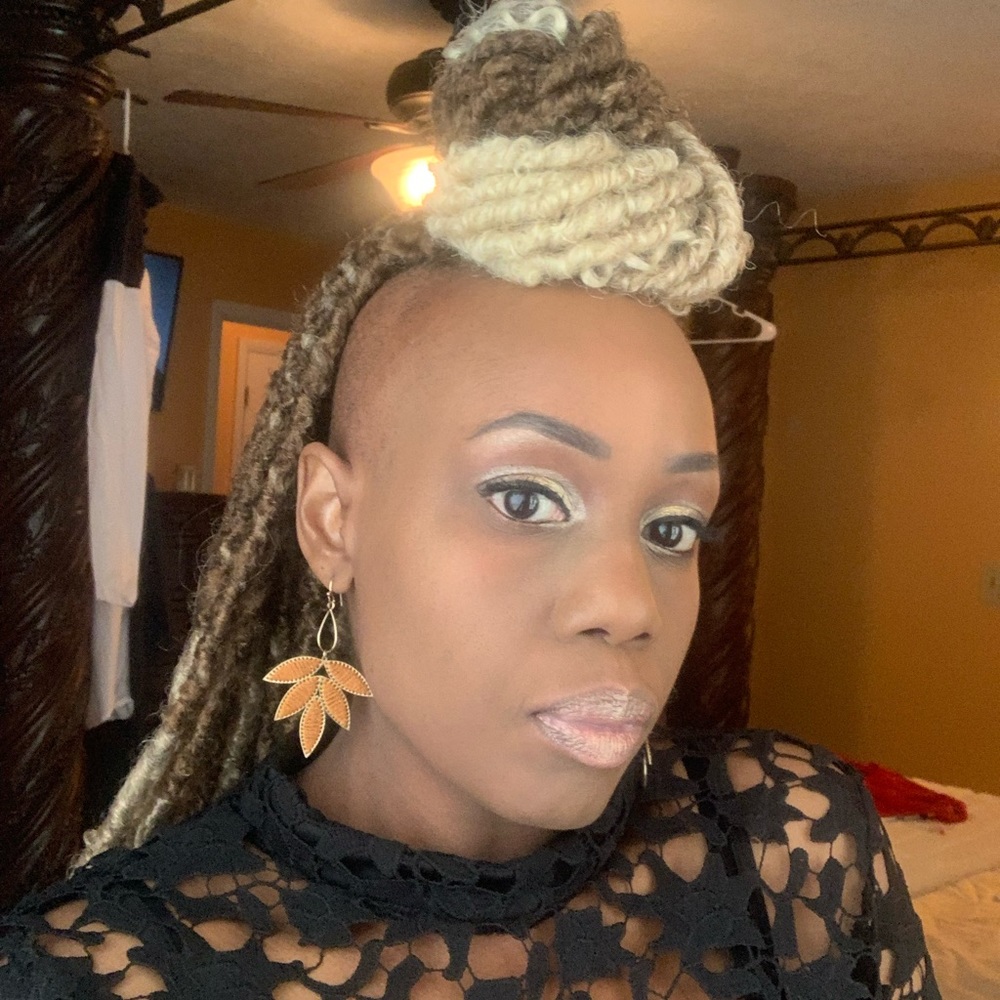 Meet your Posher, Shellyann